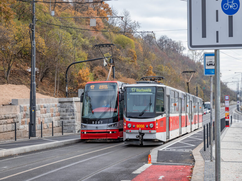 Čechův Bridge: Prague has its second Viennese tram/bike stop