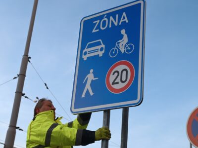 Brno has marked the shared zone in front of the train station