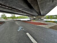 Průjezd stezky pod mostem Barikádníků. Zdroj: TSK Praha