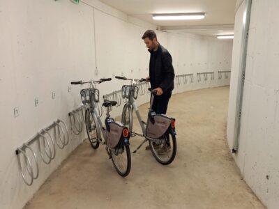 Říčany has established a bike shelter in an unused space at the station