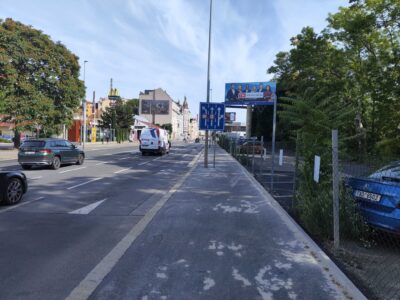 Part of the „cycle path“ along Strakonická is complete. It’s just a sidewalk repair