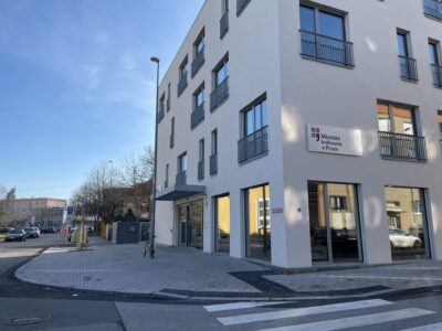 Veřejné novostavby a parkování kol: Knihovna&nbsp;Petřiny