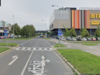 Nový přechodo-přejezd přes ulici Lodžská nedaleko OC Krakov. Zdroj: GoogleMaps
