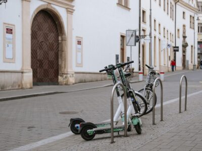 Podmínky pro cyklodopravu v Brně má zlepšit nový standard odkládacích míst