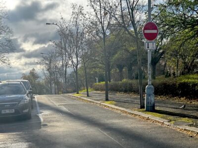 Praha 2 v ulici U Vodárny vyznačila svou první cykloobousměrku