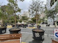 Barcelonský superblok – uvnitř bloku byla zakázán průjezd aut, nachází se zde hřiště pro děti a zeleň. Zdroj: Martin Šnobr