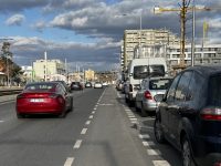 Ochranný cyklopruh podél zaparkovaných aut má mít dle výkresu šířku 2 metry.