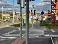 Návaznost na stezku směrem k Průmyslové a na Hloubětín.