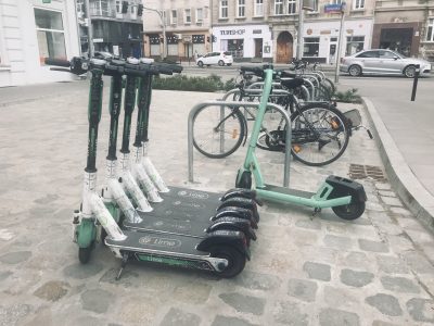 Nepopulární názor: Města by měla přestat s plošnými zákazy v oblasti mikromobility