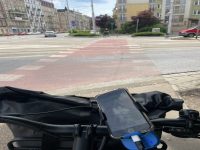 Ulice jsou tu často velmi široké, ale čas na přecházení i přejíždění je většinou luxusní Zdroj: Petr Štádler