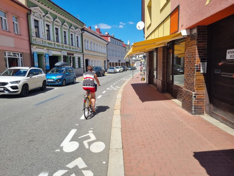 Pelhřimov zjednosměrnil Nádražní ulici, nechybí cykloobousměrka