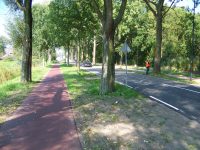 Za dalších 280 m bude silnice i cyklostezka po nadjezdu překonávat dálnici A4. Zdroj: Václav Kříž