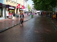 Centra téměř bez aut jsou úspěšná ve městech, kde se pohybuje hodně lidí MHD, pěšky nebo na kole.  Zdroj: Václav Kříž