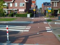 Křižovatka Annie M.G. Schmidtpad a ulice Stationssingel je řešena předností pro pěší a cyklo. Zdroj: Václav Kříž