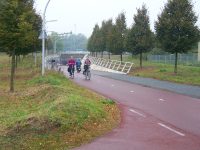 Na východní straně se na fotce zleva napojuje i cyklostezka od města Hattem. Zdroj: Václav Kříž