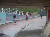 a někteří další deštníkem. Zdroj: Václav Kříž