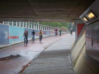 Má zkušenost cargobikera je, že v Česku většinu času, co prší, prší tak slabě, že zároveň osycháte za jízdy. Zdroj: Václav Kříž