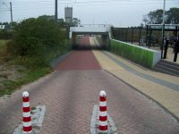 U novějších řešení je v Nizozemsku obvykle jen jeden sloupek uprostřed, který je z kola lépe vidět. Zdroj: Václav Kříž