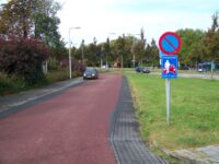 Cyklistická ulice Willemsvaart nedaleko cyklopodjezdu, fotky z něhož jsme publikovali dříve. Jde o paralelní obslužnou vozovku. Zdroj: Václav Kříž