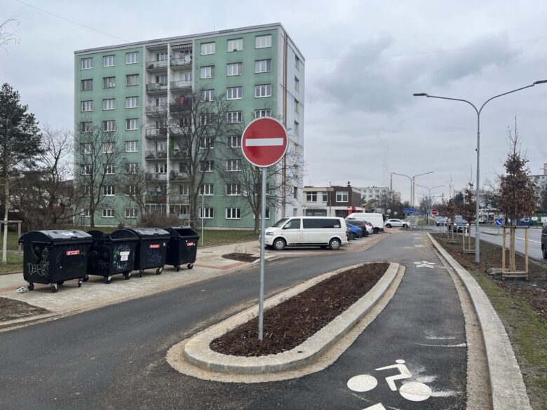 Kralupy nad Vltavou nahradily část hlavní cyklostezky parkovištěm