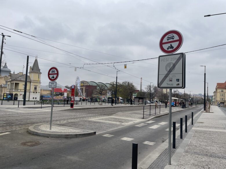 Změny v Praze 7: ulice U Výstaviště s novou pěší zónou, cyklo pod estakádou i nádraží