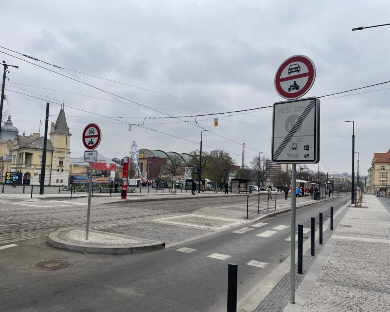 Změny v Praze 7: ulice U Výstaviště s novou pěší zónou, cyklo pod estakádou i nádraží
