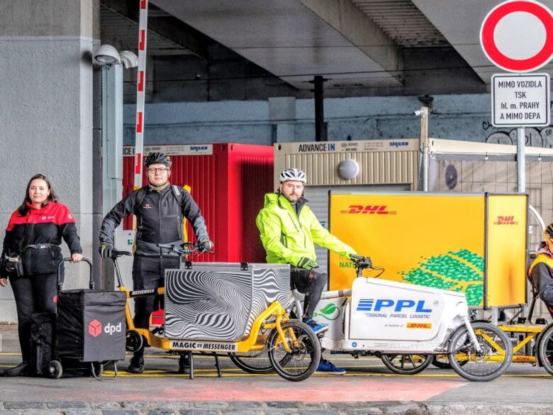 Pražská cyklo-mikrodepa dál rostou. Potenciál brzdí slabé vymáhání ilegálního parkování aut