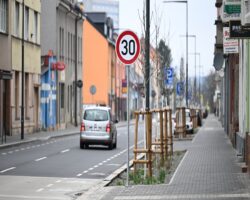 Ulice Přemyslovců v Ostravě je po rekonstrukci: ochranné cyklopruhy i&nbsp;cyklostezka