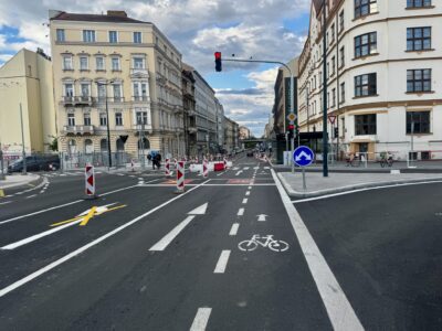Praha: křižovatka na Florenci se vrací do normálu, Křižíkova má nově cyklopruhy