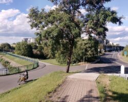 Praha 11: Nová cyklostezka podél Košíkovských nádrží propojuje sídliště Chodov&nbsp;a Košík