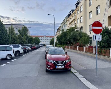 Praha 6 přidala další čtyři nové cykloobousměrky: Stavitelská, Rozýnova, Za&nbsp;Oborou, U&nbsp;Laboratoře