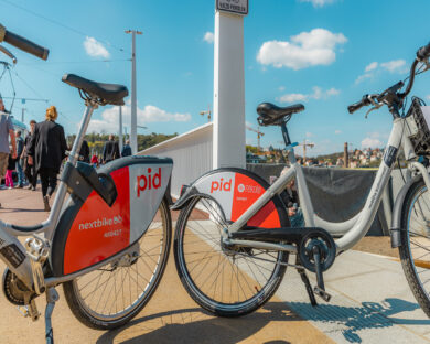 Více jízd denně, méně týdně. Praha mění podporu bikesharingu, zvýhodní okrajové části