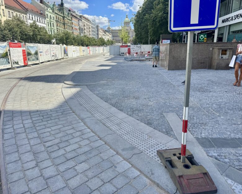 Komentář: Cyklostezka na Václaváku odhalena. Jenže není vidět