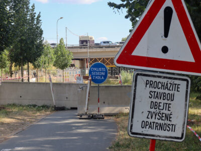 Cyklisté u Svratky v Brně nerespektují značení, ŘSD hrozí úplným uzavřením