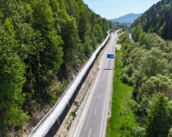 Na Slovensku otevřeli 650 metrů dlouhou cyklolávku. Vede nad silnicí