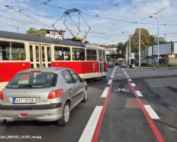 Praha vyznačila první cyklopruh „s červenou linkou“. Na Otakarově v Nuslích